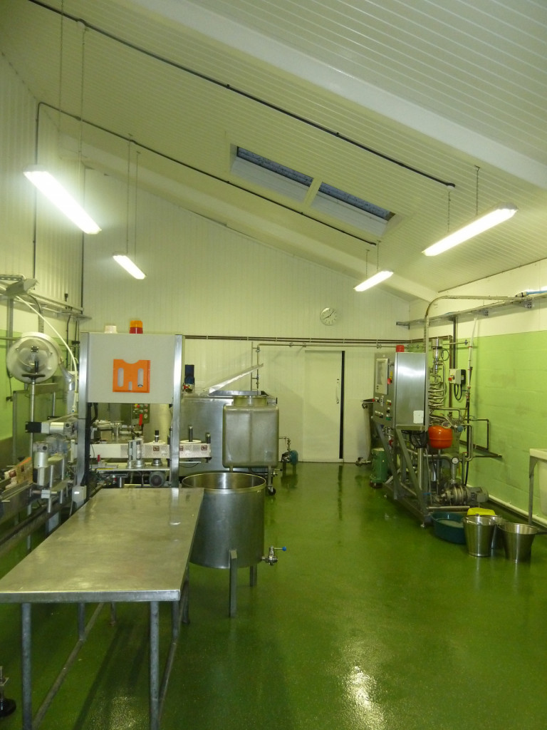 Prostor za predelavo mleka na kmetiji