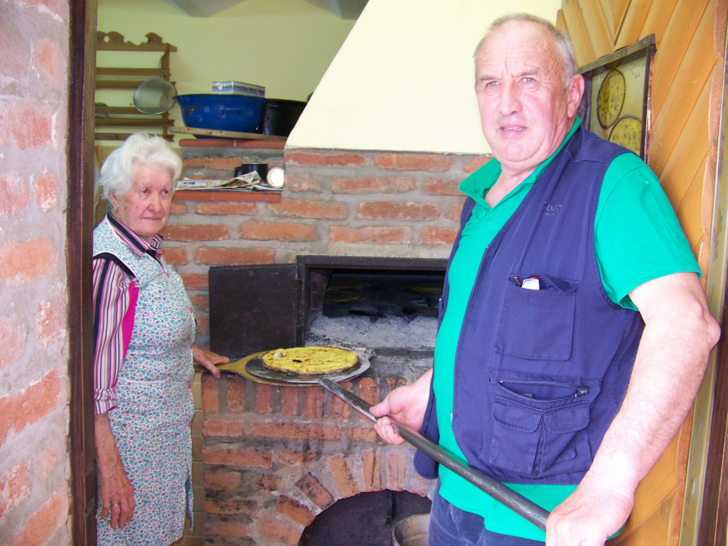 V kuhinji se odlično znajde tudi predsednik turističnega društva Janko Horvat. 